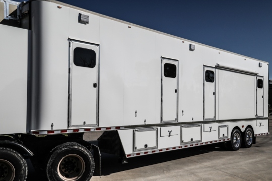 02-Outback-Customs-2022-GN2-FRAC-Trailer